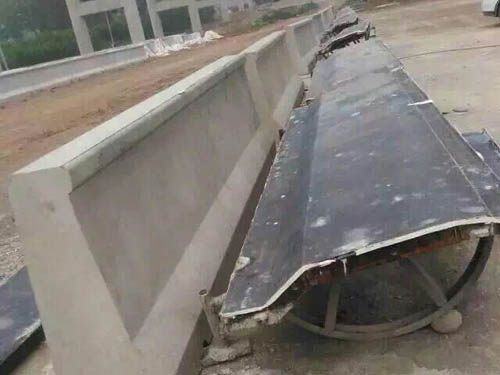 高速公路防撞墙冠亚中国.jpg
